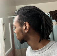 Profil d'un homme aux Locks attachées, cliente Locks Passion